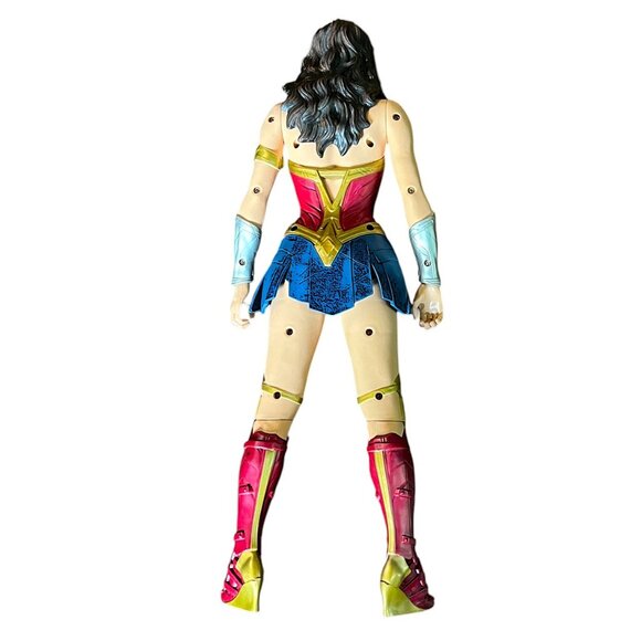 McFarlane DC Multiverse Gal Gadot 19" Wonder Woman Action Figure - Picture 6 of 12